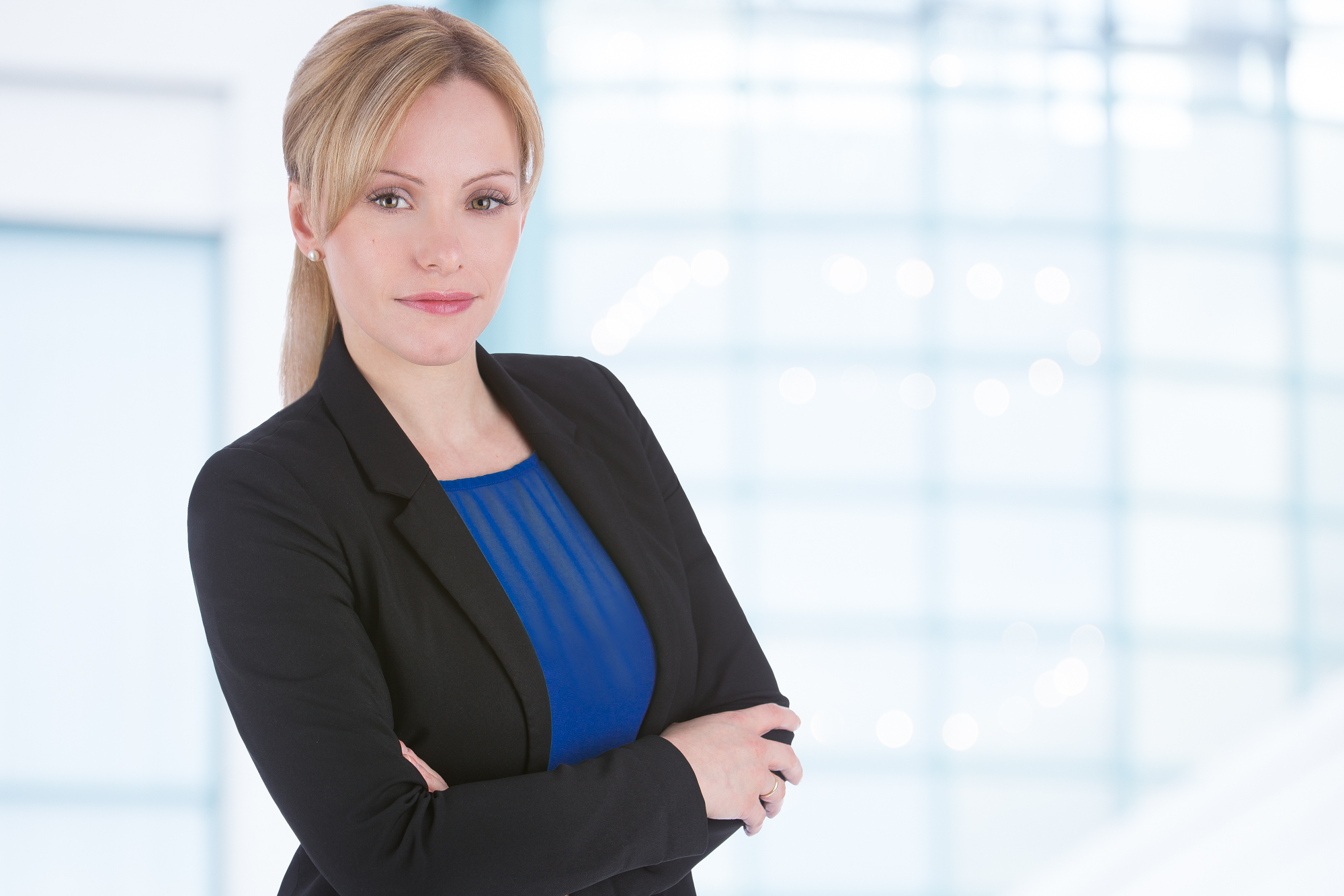 04 STUDIO Photo Marie Jose Hains Portrait Affaire Marie Eve Lavoie Fond Edifice 2437