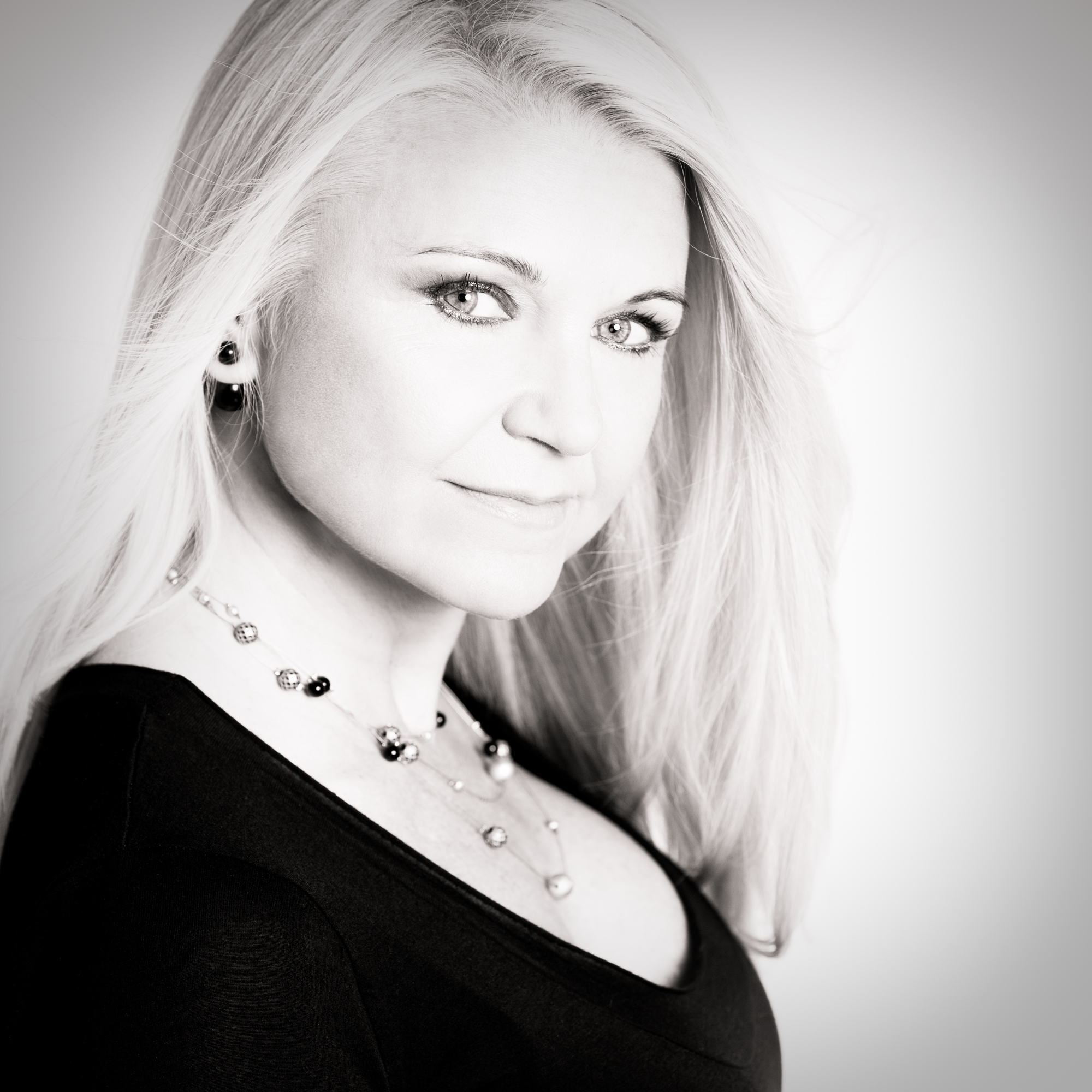 25 STUDIO Photo Marie Jose Hains Portrait Affaire  U7A9163 Modifier 2