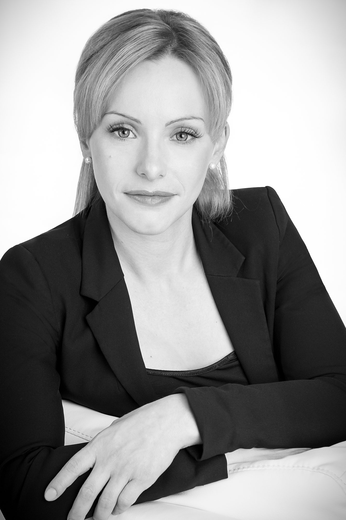 36 STUDIO Photo Marie Jose Hains Portrait Affaire  U7A2272 Modifier