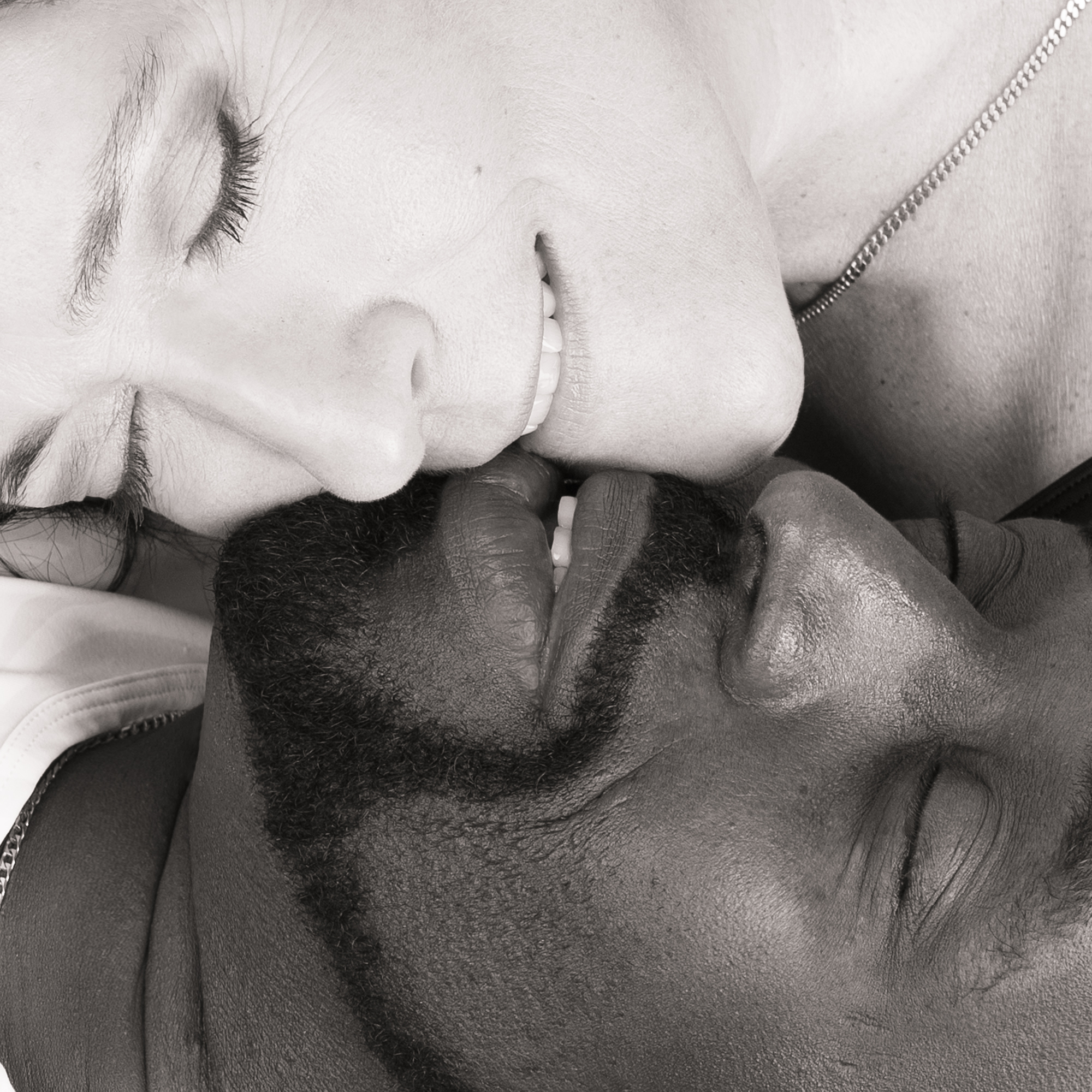 57 STUDIO Photo Marie Jose Hains Famille Maternite Enfant Couple Bebe  U7A4864 Modifier